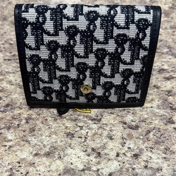 Brand New Designer-Inspired Monogram Wallet w/ Gold “D” Accent – Never Used! - Picture 5 of 10